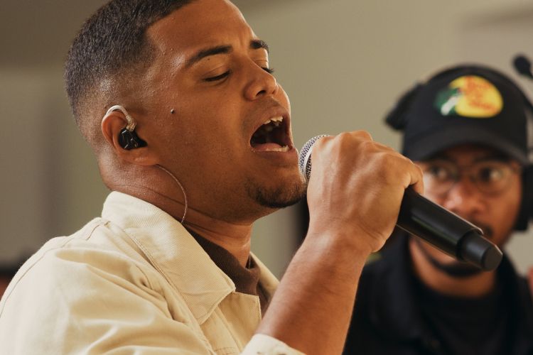 John Cunha estreia na Central Gospel Music com o lançamento do single “Poderoso”